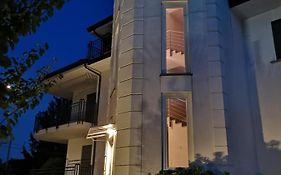 Raja Rooms